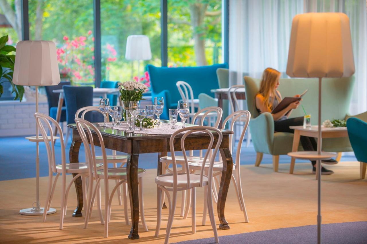Osrodek Wypoczynkowo-Rehabilitacyjny "Bryza" Hotell Dźwirzyno Exteriör bild